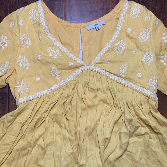 EUC Yellow White Fate Embroidered Boho Blouse Top Shirt Bell Sleeves XS - Picture 2 of 9